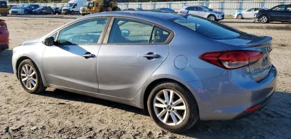 3KPFL4A73HE143192 2017 KIA FORTE - Image 2