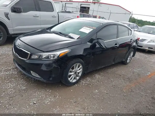 3KPFL4A73HE144911 2017 KIA FORTE - Image 2