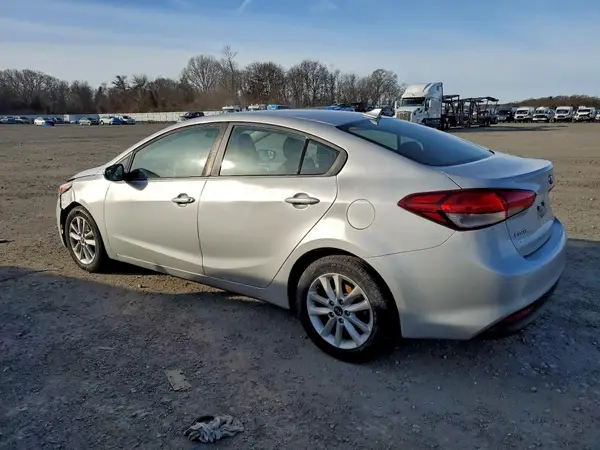 3KPFL4A73HE147114 2017 KIA FORTE - Image 2