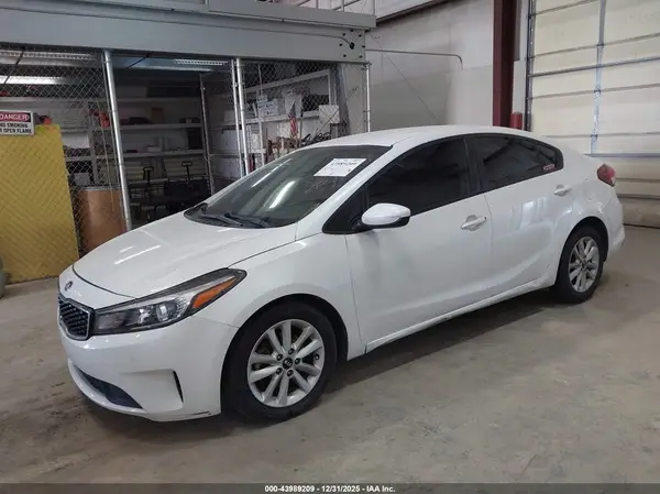 3KPFL4A73HE149493 2017 KIA FORTE - Image 2