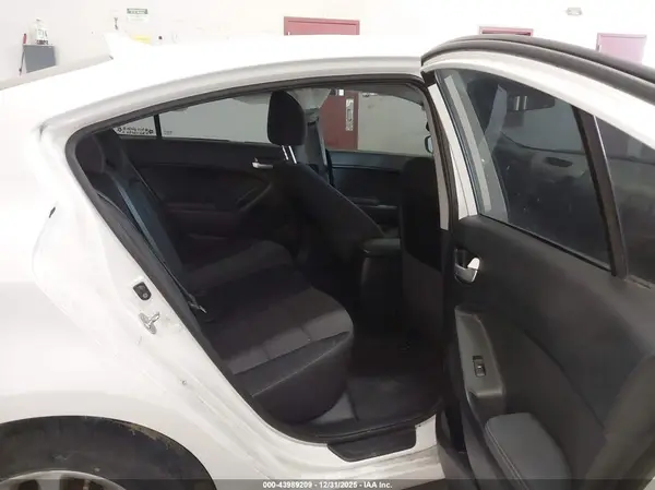 3KPFL4A73HE149493 2017 KIA FORTE - Image 8