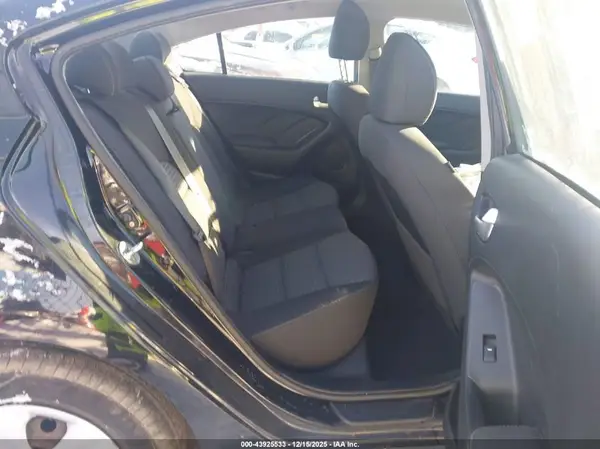 3KPFL4A73HE150014 2017 KIA FORTE - Image 8