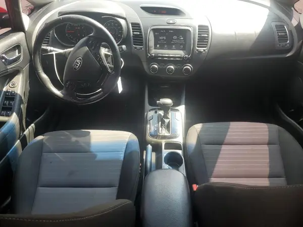 3KPFL4A73JE164324 2018 KIA FORTE - Image 8