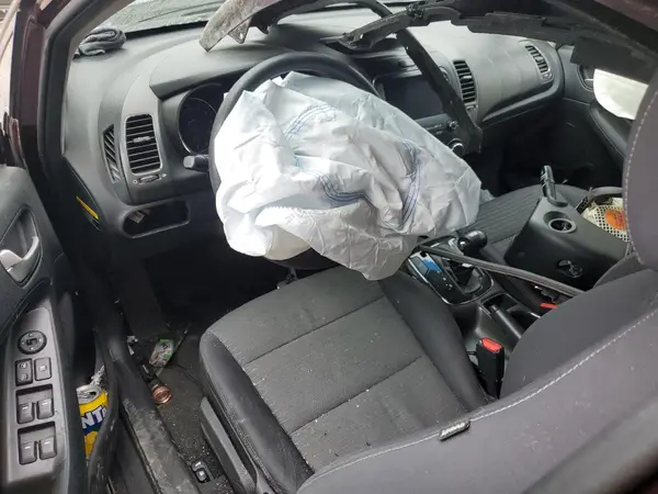 3KPFL4A73JE167904 2018 KIA FORTE - Image 8