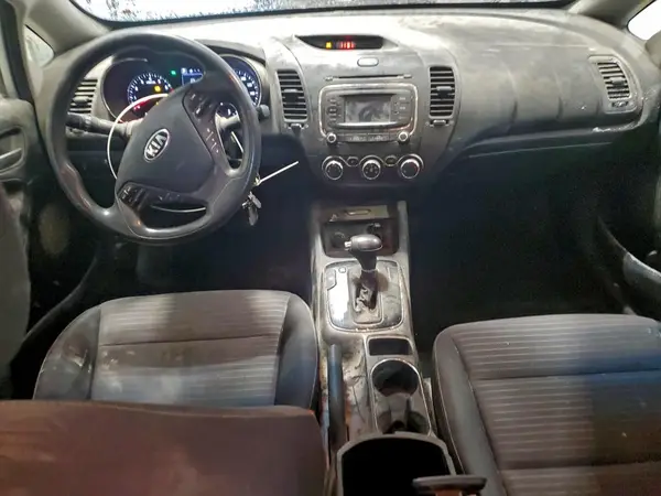 3KPFL4A73JE168910 2018 KIA FORTE - Image 8