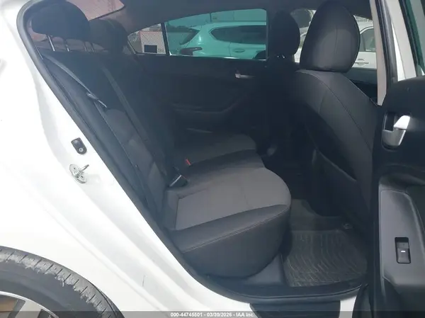 3KPFL4A73JE169409 2018 KIA FORTE - Image 8