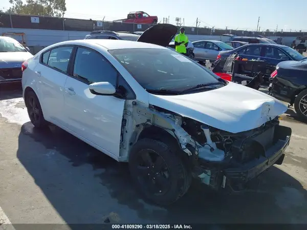 3KPFL4A73JE170771 2018 KIA FORTE - Image 1