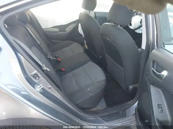 3KPFL4A73JE171175 2018 KIA FORTE - Image 8
