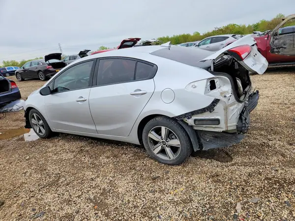 3KPFL4A73JE171192 2018 KIA FORTE - Image 2