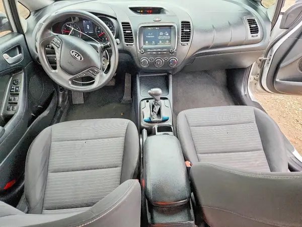 3KPFL4A73JE171192 2018 KIA FORTE - Image 8