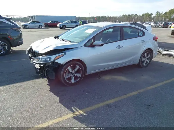3KPFL4A73JE172200 2018 KIA FORTE - Image 2