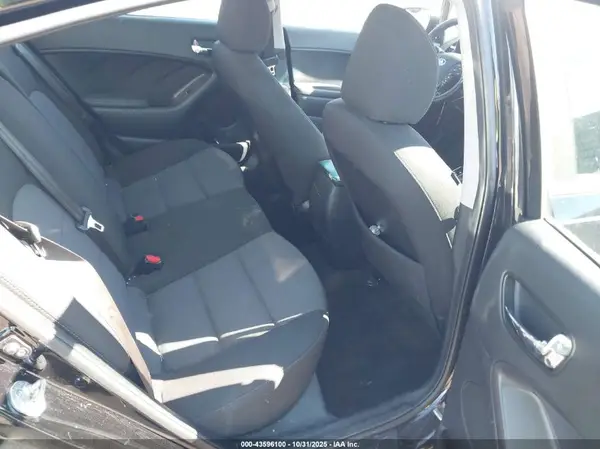 3KPFL4A73JE172617 2018 KIA FORTE - Image 8