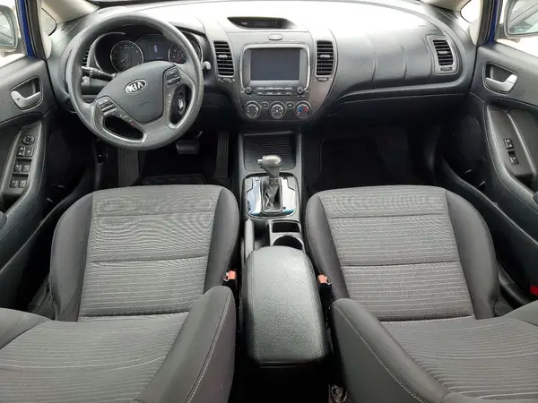 3KPFL4A73JE172956 2018 KIA FORTE - Image 8
