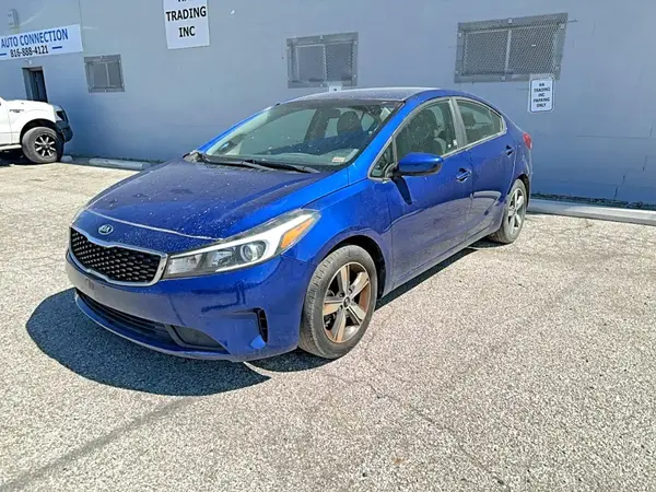 3KPFL4A73JE173623 2018 KIA FORTE - Image 2