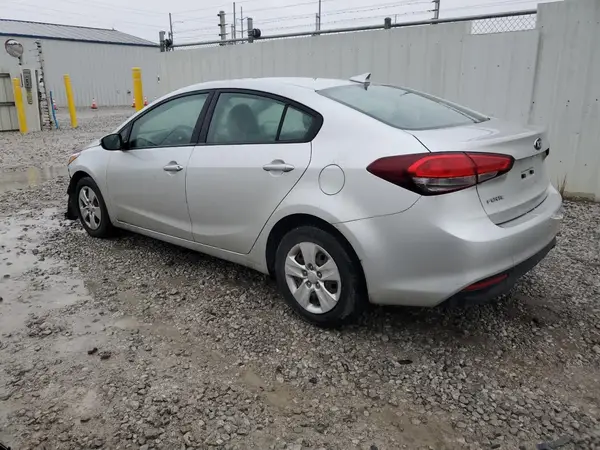 3KPFL4A73JE175260 2018 KIA FORTE - Image 2