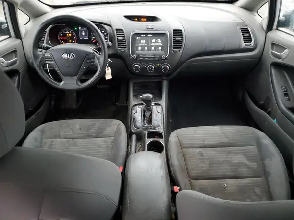 3KPFL4A73JE175260 2018 KIA FORTE - Image 8