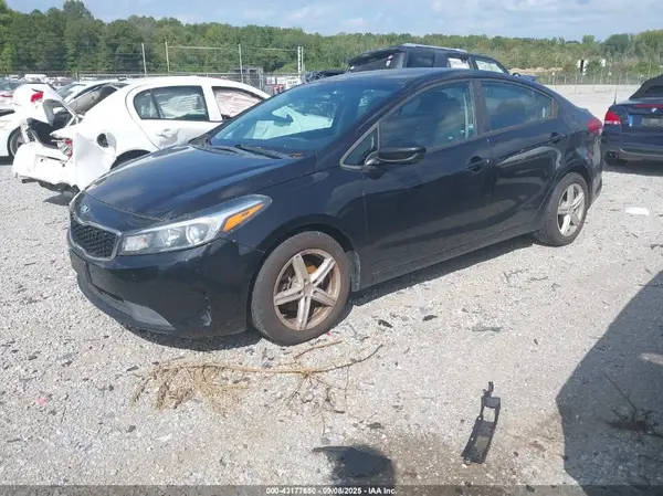 3KPFL4A73JE175422 2018 KIA FORTE - Image 2