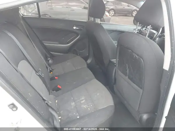 3KPFL4A73JE176151 2018 KIA FORTE - Image 8