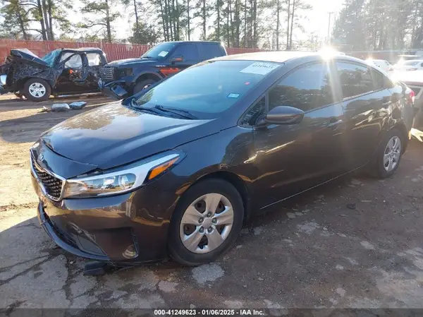3KPFL4A73JE176196 2018 KIA FORTE - Image 2