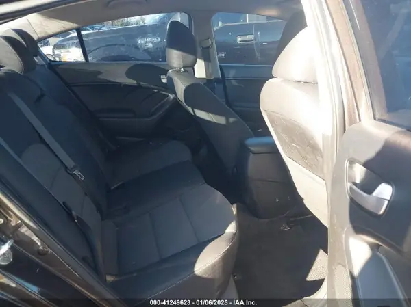 3KPFL4A73JE176196 2018 KIA FORTE - Image 8