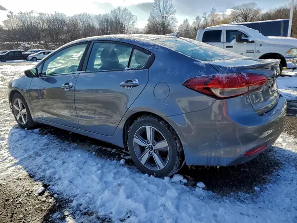 3KPFL4A73JE176585 2018 KIA FORTE - Image 2