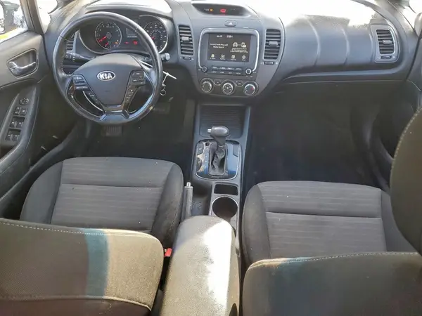 3KPFL4A73JE176585 2018 KIA FORTE - Image 8
