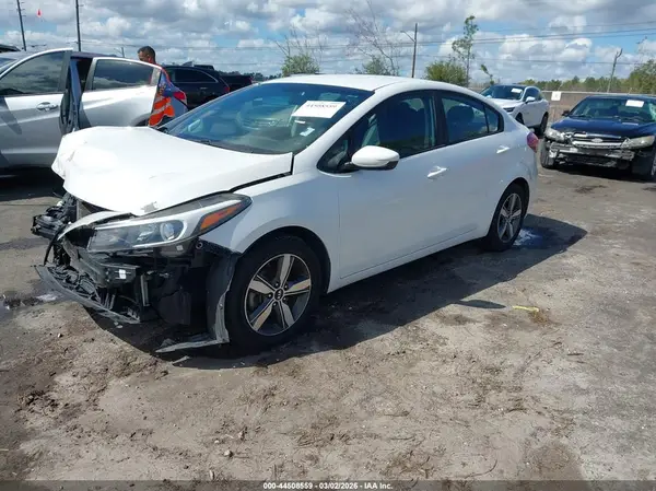 3KPFL4A73JE178403 2018 KIA FORTE - Image 2
