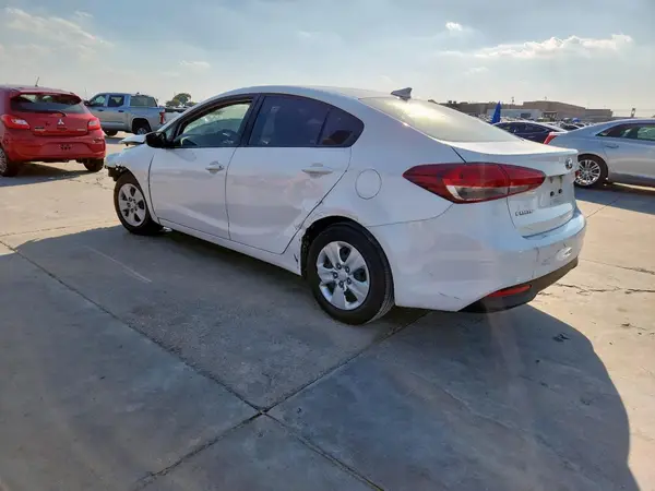 3KPFL4A73JE182550 2018 KIA FORTE - Image 2