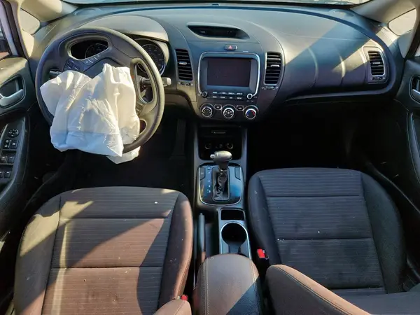 3KPFL4A73JE182550 2018 KIA FORTE - Image 8