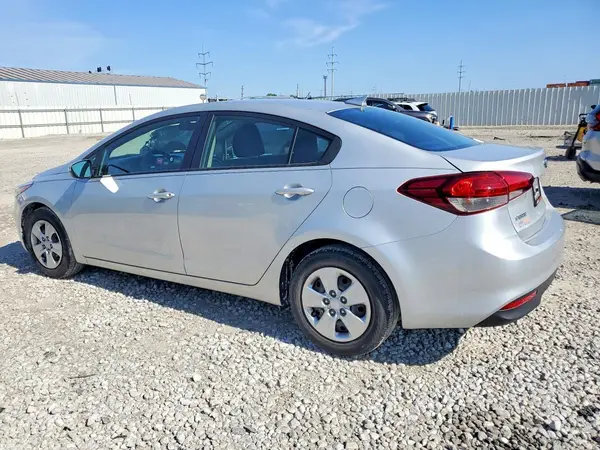 3KPFL4A73JE184458 2018 KIA FORTE - Image 2