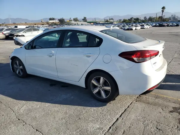 3KPFL4A73JE186193 2018 KIA FORTE - Image 2