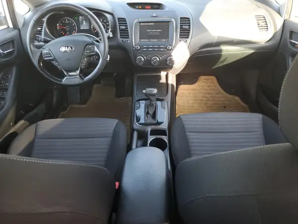 3KPFL4A73JE186193 2018 KIA FORTE - Image 8