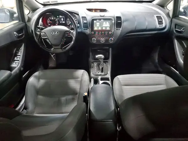 3KPFL4A73JE186825 2018 KIA FORTE - Image 8
