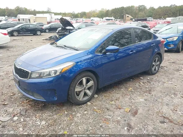 3KPFL4A73JE186940 2018 KIA FORTE - Image 2