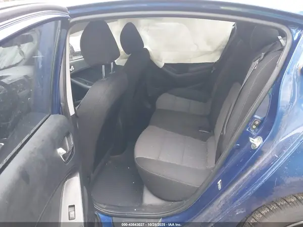 3KPFL4A73JE186940 2018 KIA FORTE - Image 8