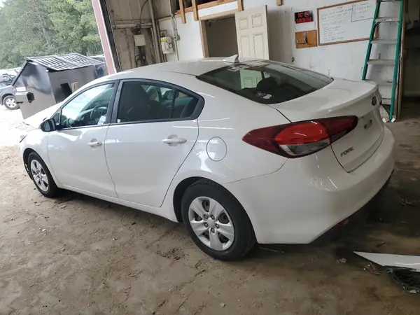 3KPFL4A73JE187120 2018 KIA FORTE - Image 2