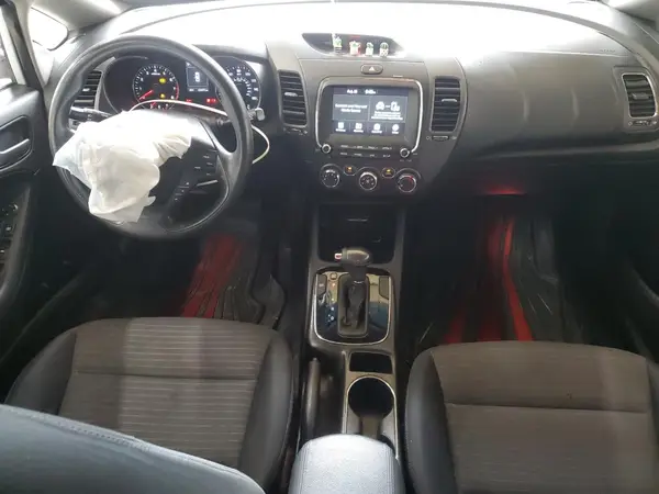 3KPFL4A73JE187120 2018 KIA FORTE - Image 8