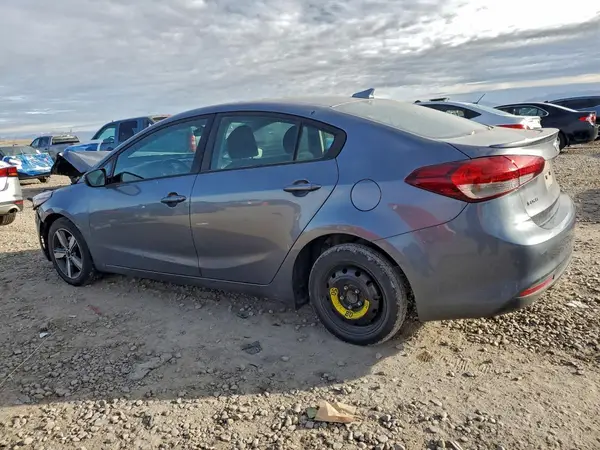 3KPFL4A73JE189255 2018 KIA FORTE - Image 2
