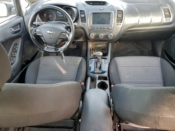 3KPFL4A73JE189255 2018 KIA FORTE - Image 8