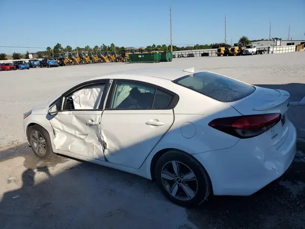 3KPFL4A73JE189675 2018 KIA FORTE - Image 2