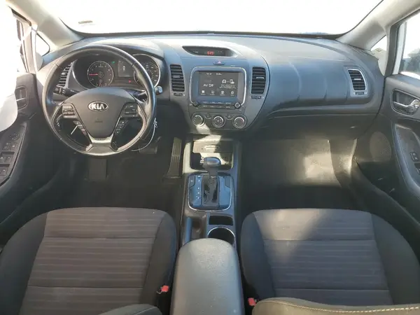 3KPFL4A73JE189675 2018 KIA FORTE - Image 8
