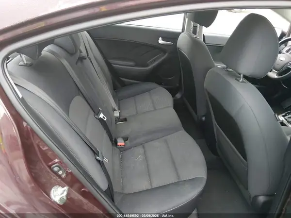 3KPFL4A73JE191782 2018 KIA FORTE - Image 8