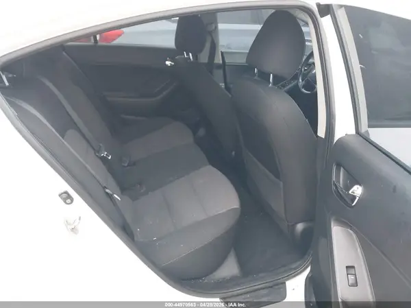 3KPFL4A73JE192138 2018 KIA FORTE - Image 8