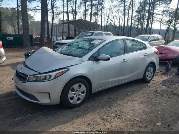 3KPFL4A73JE193029 2018 KIA FORTE - Image 2