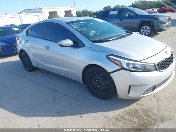 3KPFL4A73JE197694 2018 KIA FORTE - Image 1