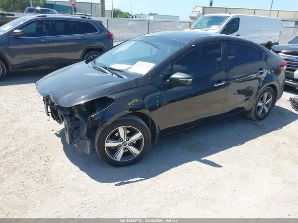 3KPFL4A73JE198053 2018 KIA FORTE - Image 2