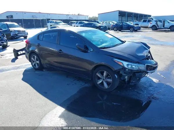 3KPFL4A73JE201050 2018 KIA FORTE - Image 1