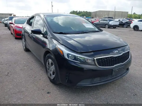 3KPFL4A73JE203736 2018 KIA FORTE - Image 1