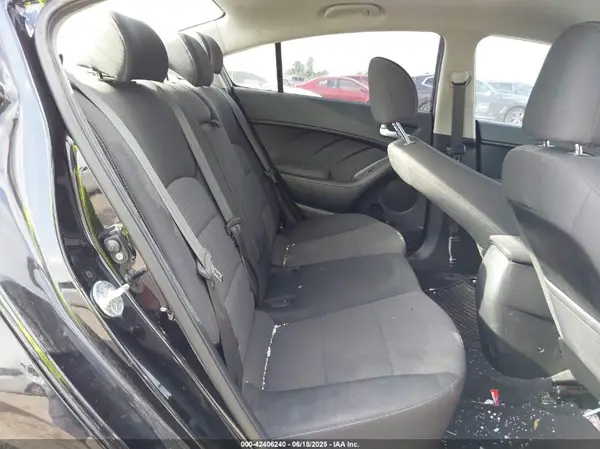 3KPFL4A73JE203736 2018 KIA FORTE - Image 8