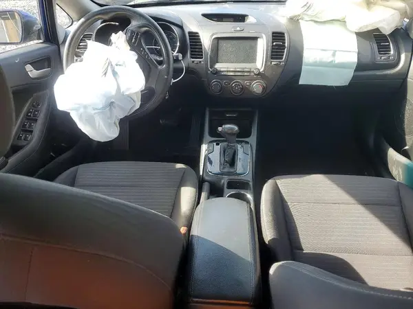 3KPFL4A73JE203882 2018 KIA FORTE - Image 8